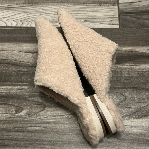 Birdies The Lark Ivory Shearling Mule - Picture 7 of 13